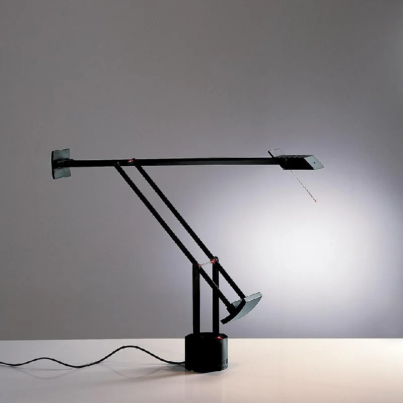 Artemide Tizio Desk Lamp